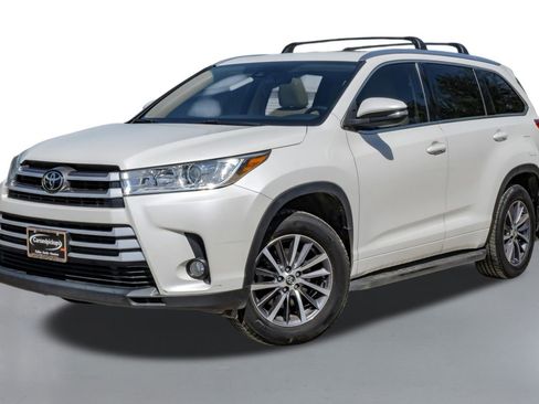 Used 2018 Toyota Highlander XLE image 4