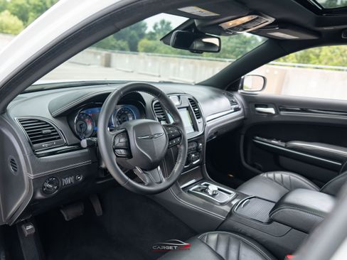 Used 2023 Chrysler 300 C RWD image 10