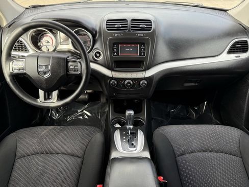 Used 2019 Dodge Journey SE image 27