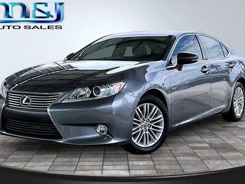 Used 2015 Lexus ES 350 w/ Luxury Package FWD image 1