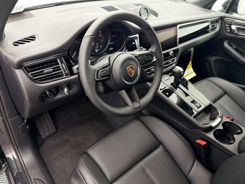 Used 2026 Porsche Macan AWD/4WD image 4