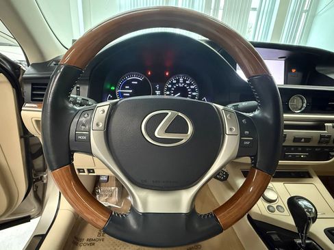 Used 2013 Lexus ES 300h image 25