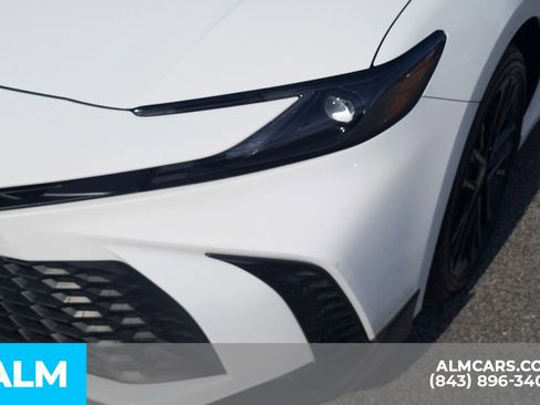 Used 2025 Toyota Camry SE image 11