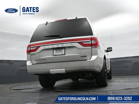 Used 2016 Lincoln Navigator Select AWD/4WD image 41
