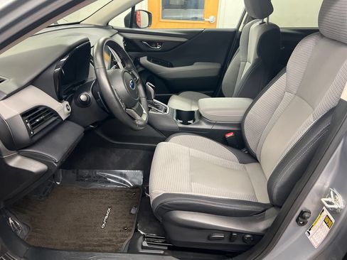Used 2025 Subaru Outback Premium AWD/4WD image 15