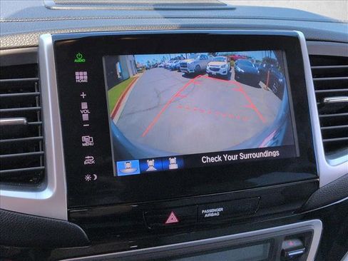 Used 2016 Honda Pilot Touring image 14