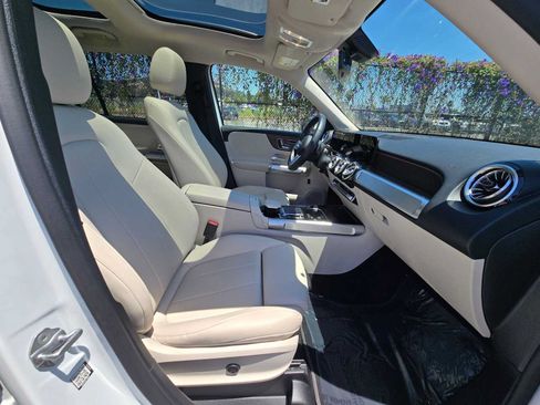 Used 2023 Mercedes-Benz GLB 250 4MATIC image 11