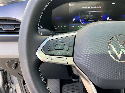 Certified 2024 Volkswagen Taos SE w/ Panoramic Sunroof Package image 18