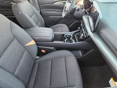 New 2026 Chevrolet Traverse LT w/ Sun and Wheel Package FWD image 11
