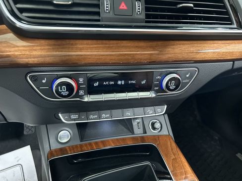 Used 2023 Audi Q5 2.0T Premium w/ Convenience Package AWD/4WD image 16