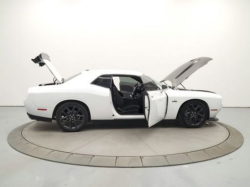 Used 2023 Dodge Challenger R/T w/ Blacktop Package image 15