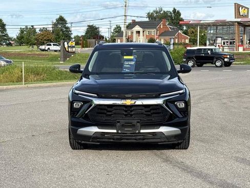 Used 2025 Chevrolet TrailBlazer LT AWD/4WD image 2