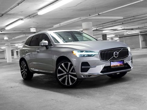 Used 2023 Volvo XC60 B5 Ultimate w/ Climate Package image 4