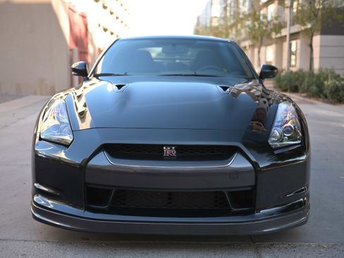 Used 2010 Nissan GT-R Premium image 5