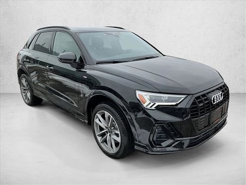 Used 2025 Audi Q3 2.0T Premium w/ Convenience Package image 3