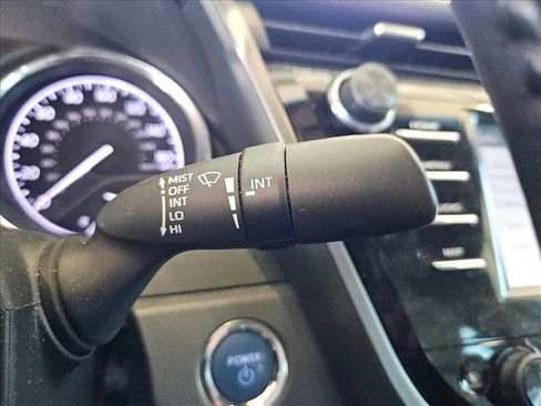 Used 2020 Toyota Camry SE image 12