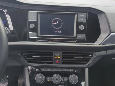 Used 2024 Volkswagen Jetta SE image 12