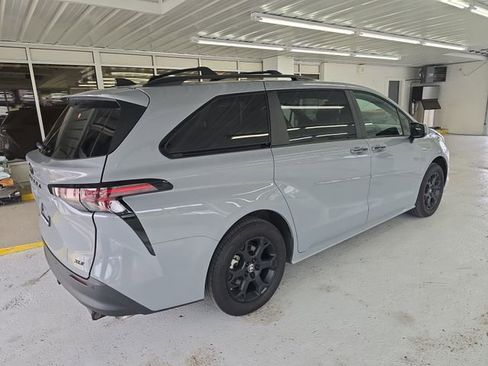 Used 2025 Toyota Sienna XLE Woodland Edition AWD/4WD image 6