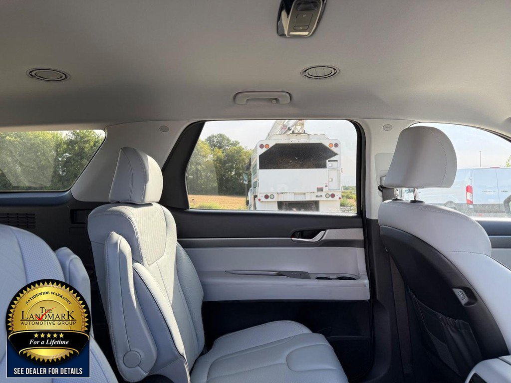 Used 2025 Hyundai Palisade SEL FWD image 16