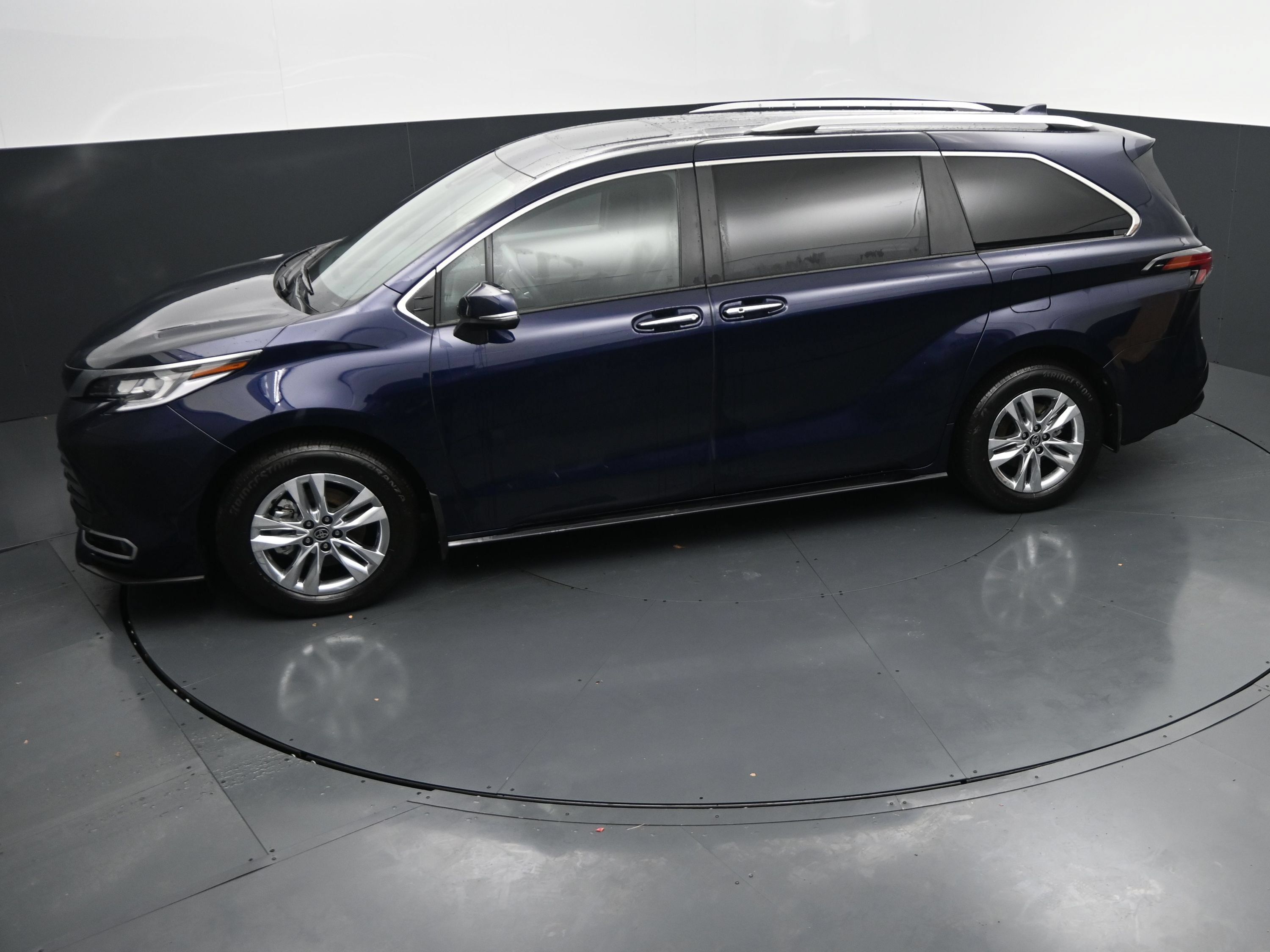 Used 2026 Toyota Sienna Limited FWD image 29