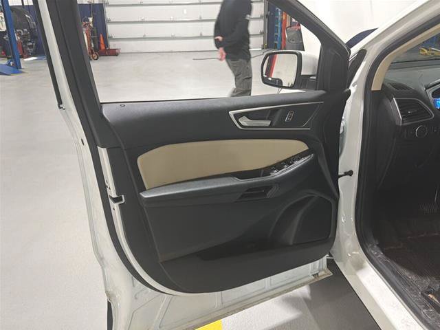 Certified 2024 Ford Edge SEL AWD/4WD image 3