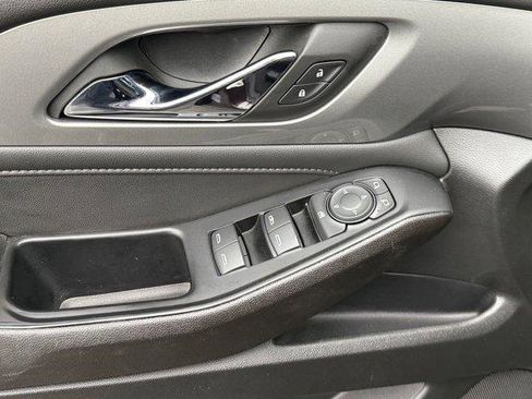 Used 2023 Chevrolet Traverse LT image 19