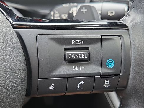 Used 2022 Nissan Rogue Platinum w/ Head-Up Display Package FWD image 18