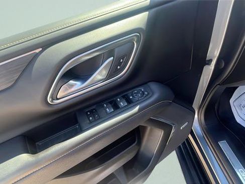 Used 2022 GMC Yukon SLT AWD/4WD image 10