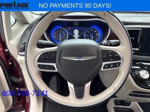 Used 2018 Chrysler Pacifica Limited FWD image 14