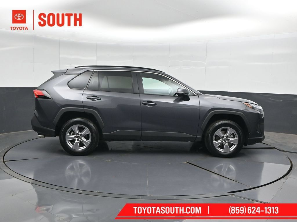 Used 2025 Toyota RAV4 XLE AWD/4WD image 3