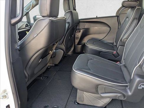 New 2026 Chrysler Pacifica Limited image 17