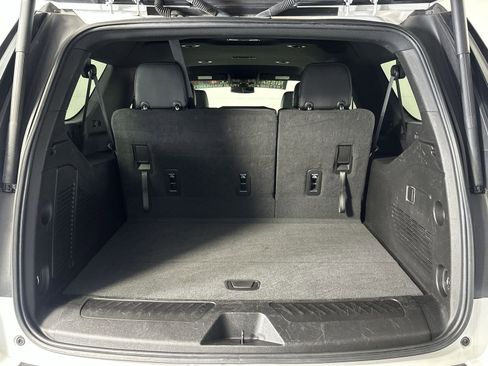 Used 2022 Chevrolet Suburban LT RWD image 25