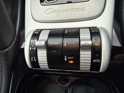 Used 2008 Porsche Cayenne Turbo AWD/4WD image 22