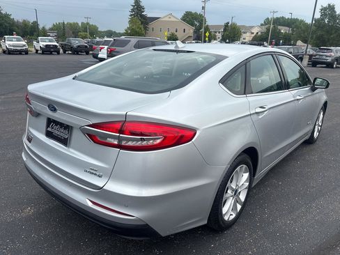 Used 2019 Ford Fusion SE FWD image 3