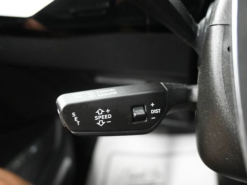 Used 2022 Audi e-tron Premium Plus w/ Premium Plus Package AWD/4WD image 21
