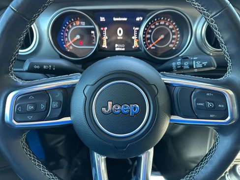 Used 2022 Jeep Wrangler Unlimited Sahara w/ Cold Weather Group AWD/4WD image 20
