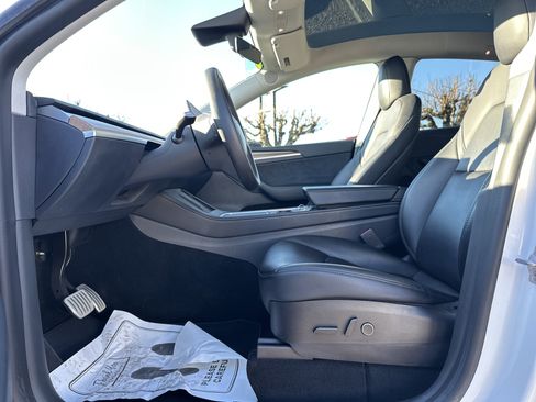Used 2022 Tesla Model Y Performance image 10