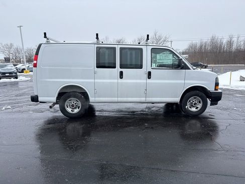 Used 2025 GMC Savana 3500 w/ Driver Convenience Package image 8