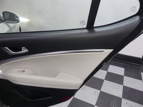 Used 2025 Genesis G70 2.5T image 24