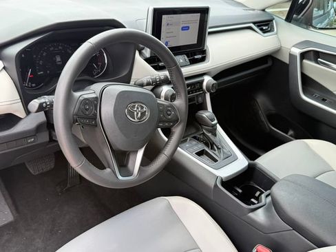 Used 2023 Toyota RAV4 XLE Premium FWD image 9