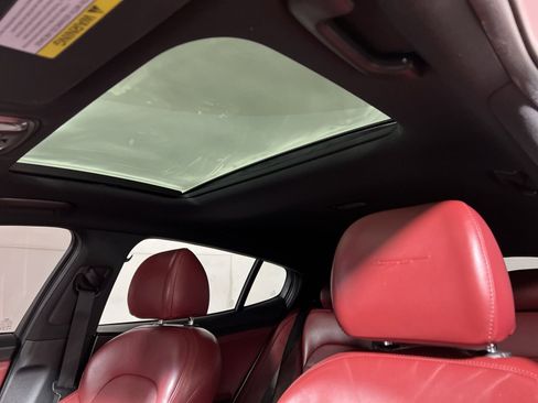 Used 2018 Kia Stinger GT2 image 24