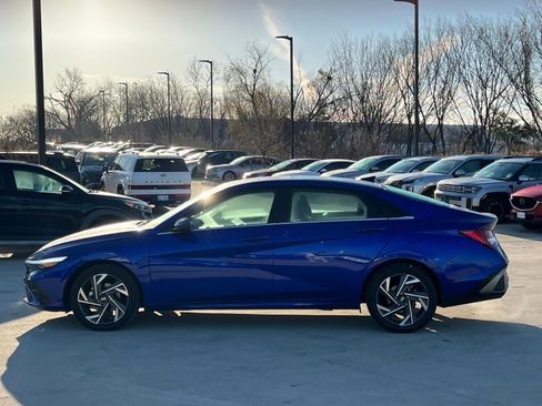 Certified 2025 Hyundai Elantra SEL image 6