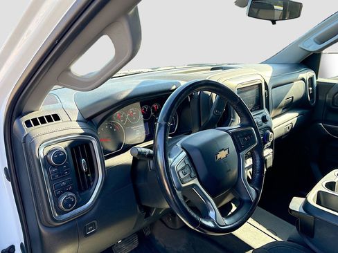 Used 2022 Chevrolet Silverado 1500 LT AWD/4WD image 9
