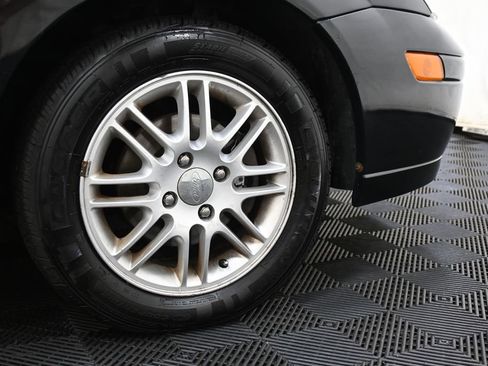 Used 2003 Ford Focus ZX5 Hatchback FWD image 27