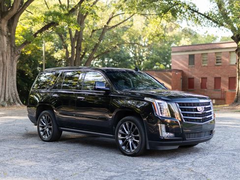 Used 2019 Cadillac Escalade Premium Luxury w/ Escalade Sport Edition AWD/4WD image 6