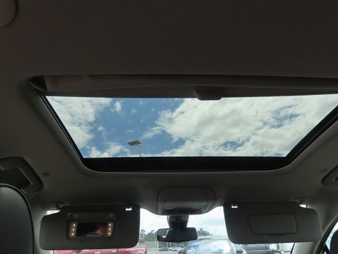 Used 2021 Buick Enclave Avenir w/ Avenir Technology Package FWD image 24