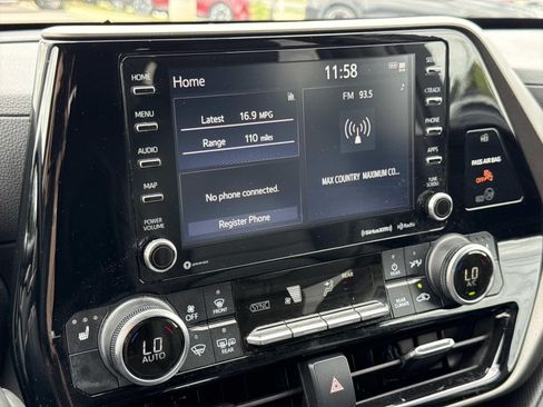 Used 2021 Toyota Highlander XLE AWD/4WD image 9