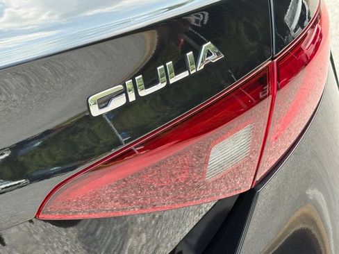 Used 2023 Alfa Romeo Giulia Veloce AWD/4WD image 16