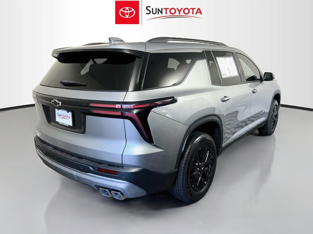 Used 2026 Chevrolet Traverse LT FWD image 4