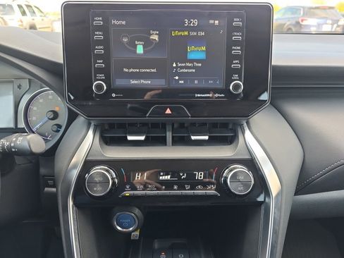 Used 2022 Toyota Venza LE image 11